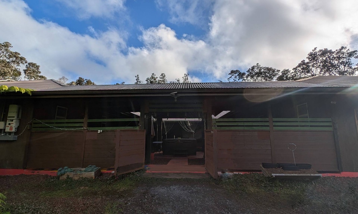 Volcano House | 6 Rooms w/private spa - Lotus Courtyard at Lotus on Jade