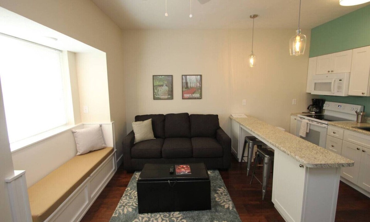 Bloomington Apartment | Fully equipped 2 Bedroom with Amenities