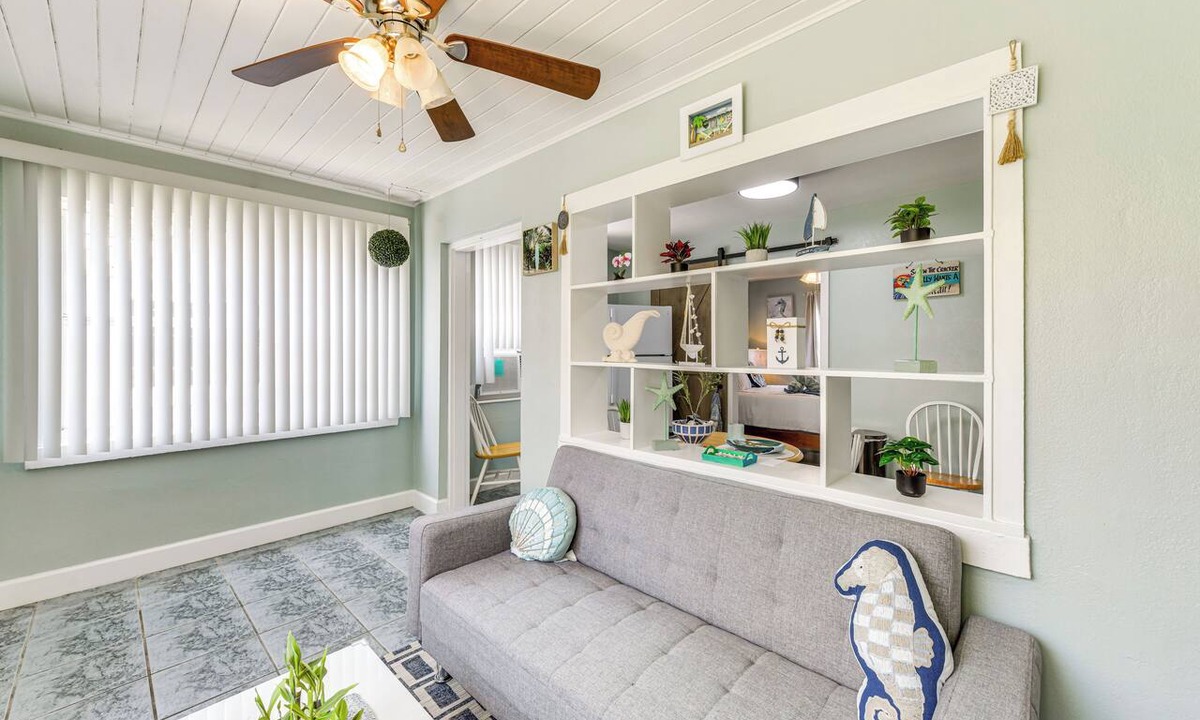 St. Pete Beach Apartment | St Pete Beach Apartment | Near Corey Ave & Beaches