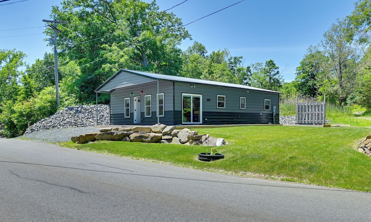 Clifton Park House | Steps to Mohawk River! Family Halfmoon Retreat