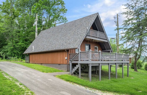 Farmers Cabin | 2 Bed, 1 Bath A-Frame Cabin by Cave Run Lake