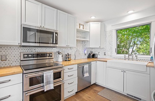 Miami Park House | Beachfront Haven | Sunset Views | Hot Tub | BBQ