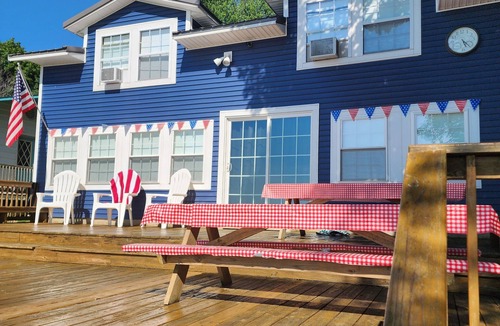 North Webster Cottage | Charming 5-bedroom cottage with WiFi, AC in terrific North Webster. Large deck