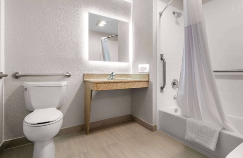 Stevens Point Hotel | Comfort Suites Stevens Point