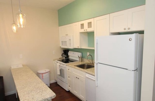 Bloomington Apartment | Fully equipped 2 Bedroom with Amenities