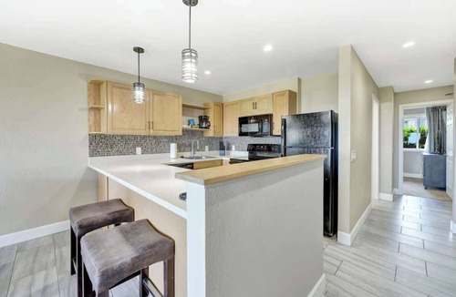Kapaa Condo | Lush Ocean View Condo | Pono Kai Resort | F105