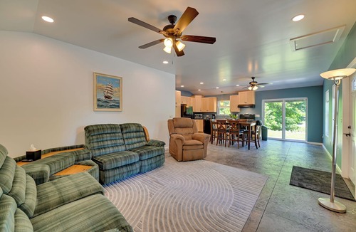 Clifton Park House | Steps to Mohawk River! Family Halfmoon Retreat